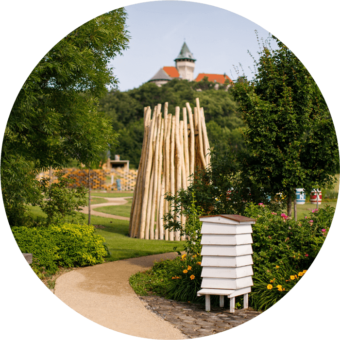 Prechádzka Včelárskou záhradou